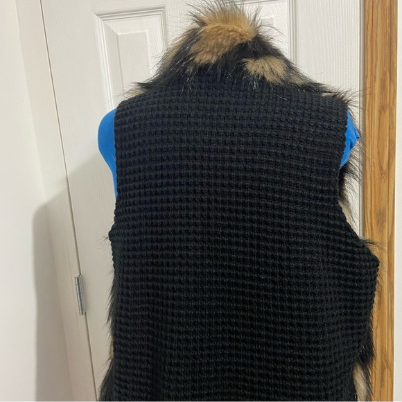 INC International Concept women brown tone faux fur and knit vest. Size 1X. Used - Picture 5 of 7